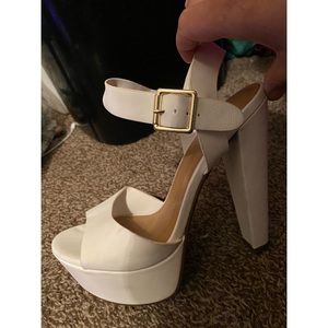 Charlotte Russe White chunky heels SZ 8
